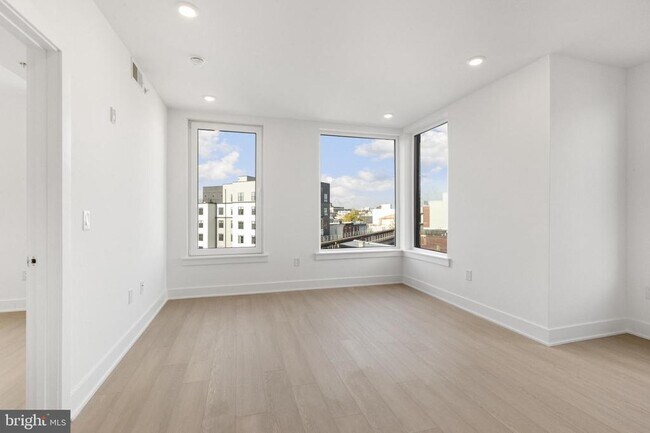 Building Photo - 2000 Dreer St