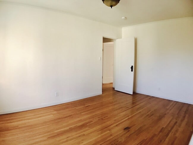 Building Photo - SFM Remodeled Home In Glendale with a Large Backyard.