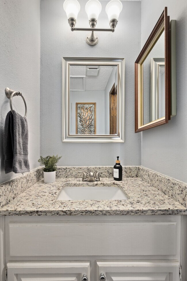 Building Photo - 9 August Ln