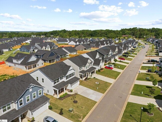 Building Photo - 680 Lady Fern Dr
