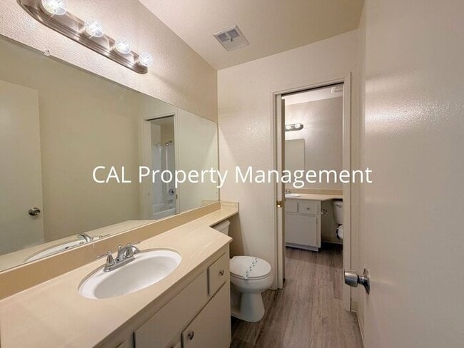 Building Photo - Condo for Rent in North Salinas!