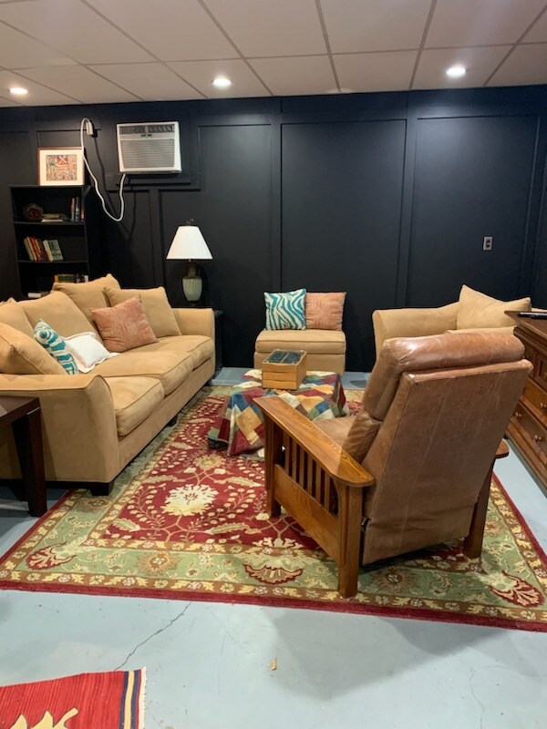 Building Photo - 2887 Lakeshire Dr