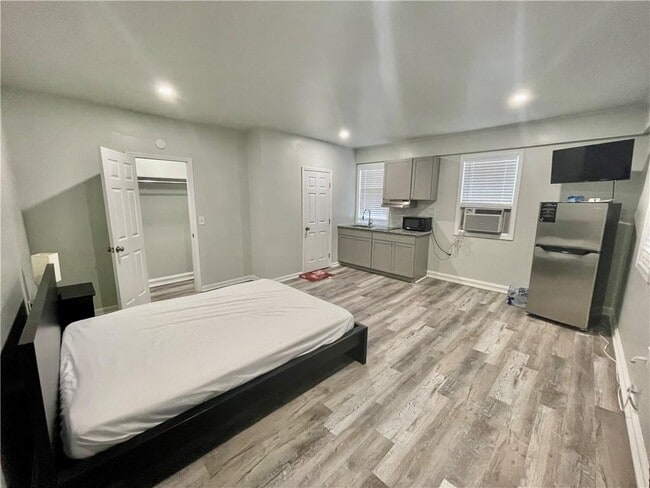 Building Photo - 6068 Tracy Valley Dr NW