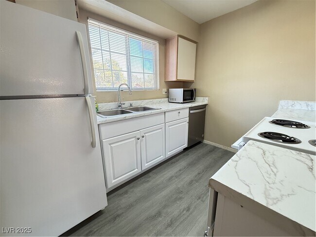 Building Photo - 2750 S Durango Dr