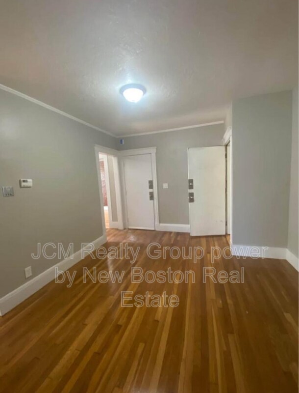 Building Photo - 23 Mall St