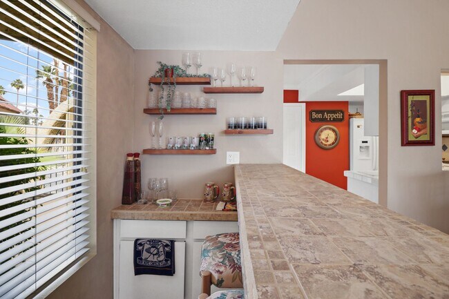 Building Photo - Charming Cathedral City Condo with Territorial Views