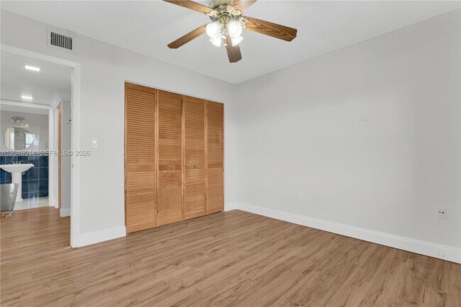 Building Photo - 1121 SW 122nd Ave