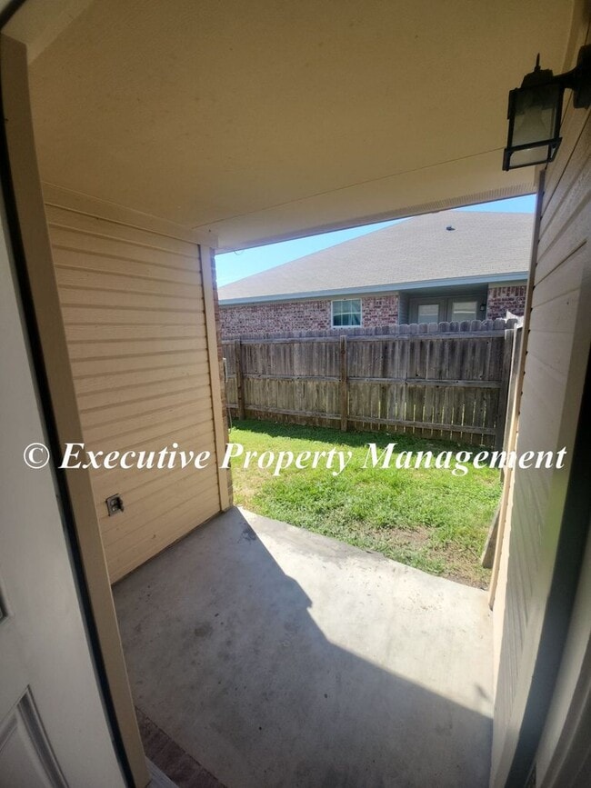 Building Photo - 2921 Starlight Dr