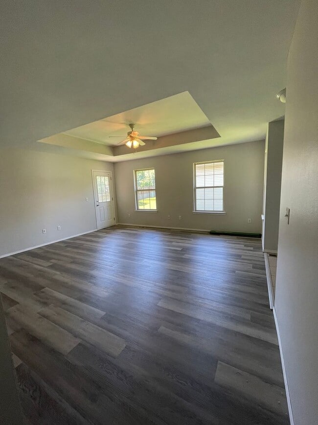 Building Photo - COMING SOON! Duplex in Ozark