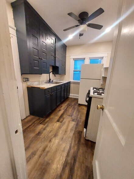 Kitchen - 2793 Avondale Ave