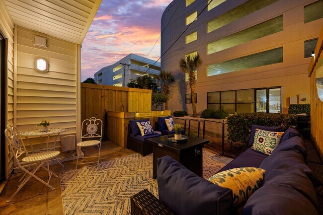 Building Photo - All Inclusive Seasonal Rental Available Oc...