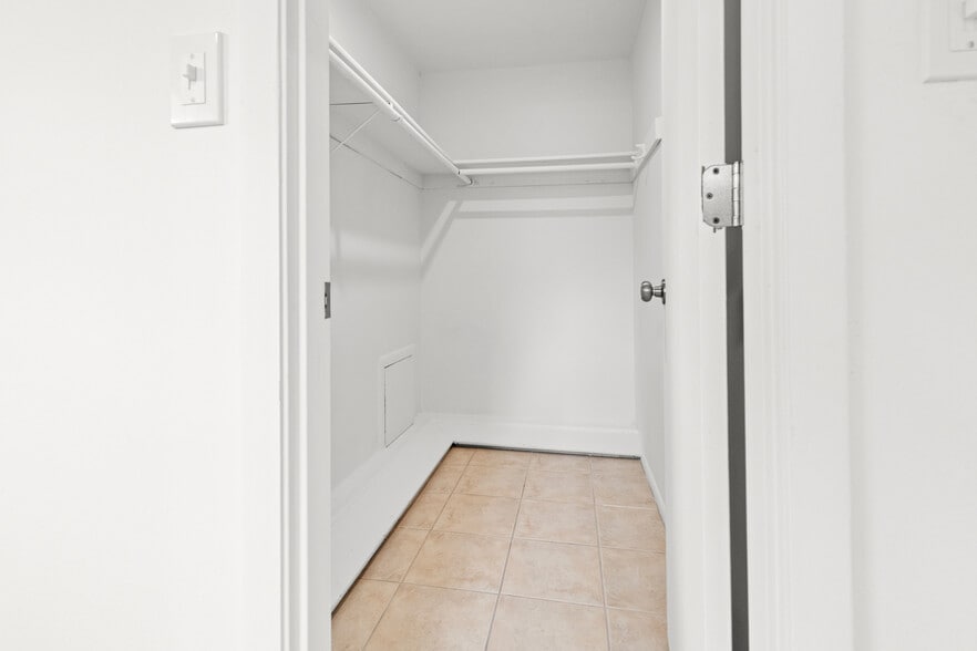 Building Photo - 1057 Tropical Ave NW