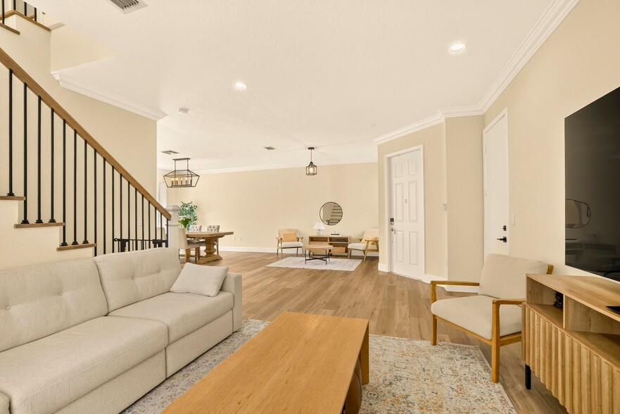 Building Photo - 7630 Topiary Ave