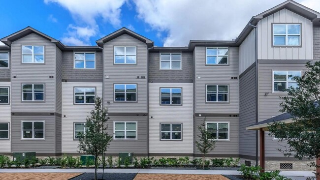 Building Photo - 1720 Crestdale Dr