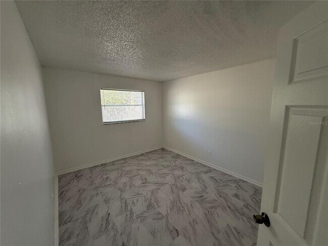 Building Photo - 209 Northwest Jefferson Cir N