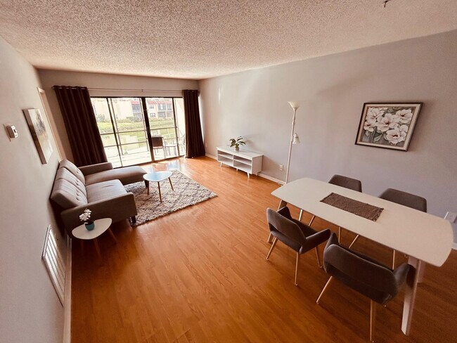 Building Photo - 2050 Oleander Blvd