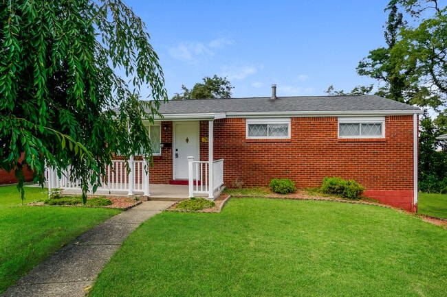 Building Photo - 764 5 Pines Rd