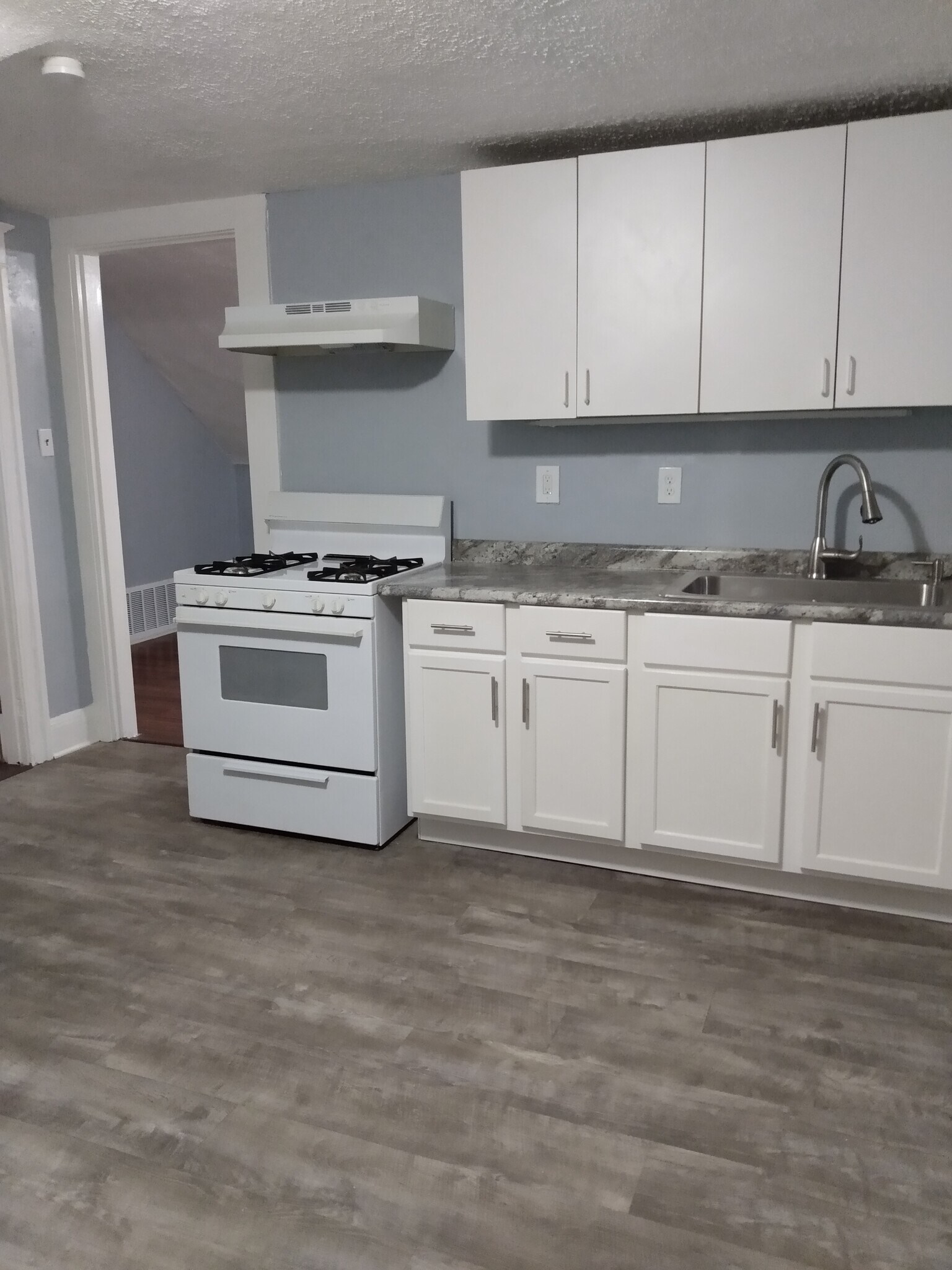 Building Photo - 4413 Floral Ave
