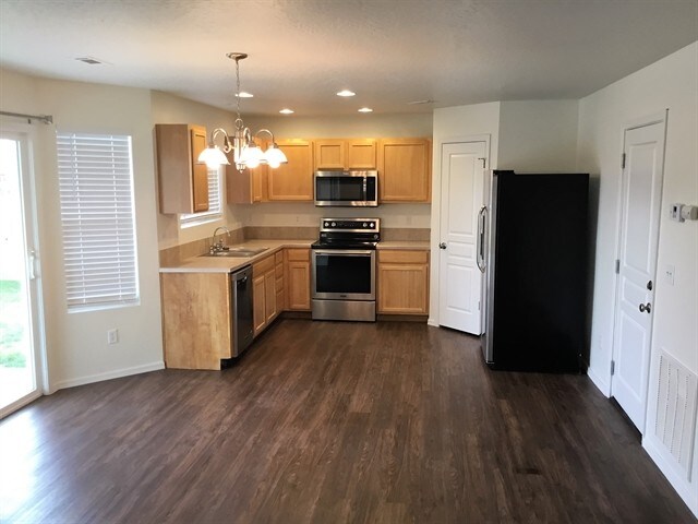 Building Photo - 7132 S Kaywood Ave