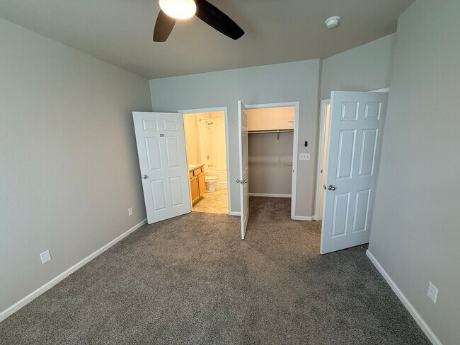 Building Photo - Updated 2-Bedroom Ground-Floor Condo in Mountain View Condos with Pool Access