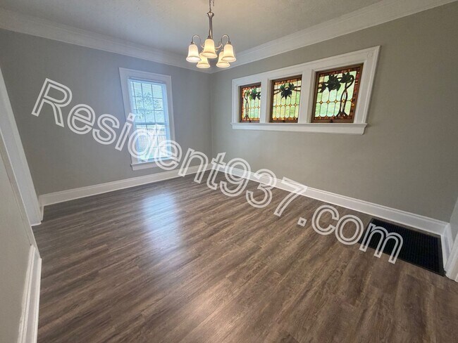 Building Photo - Updated 3 bed 1 bath home!