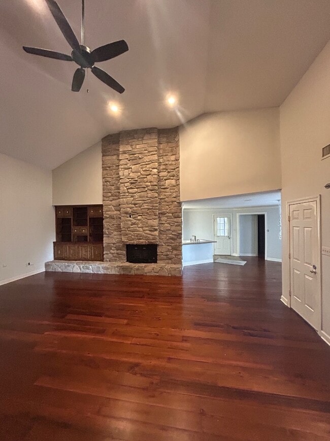 Building Photo - 628 Aubrey Cir S