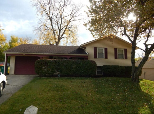 Building Photo - 210 Teakwood Ln