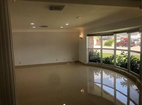 Building Photo - 3116 NE 42nd Ct