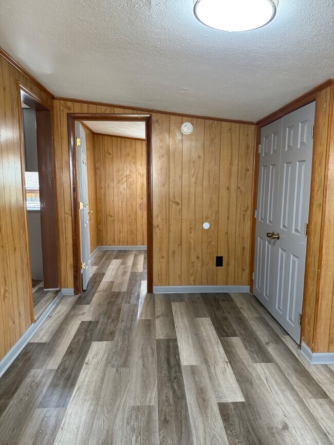 Building Photo - 221 Valley Pike Rd