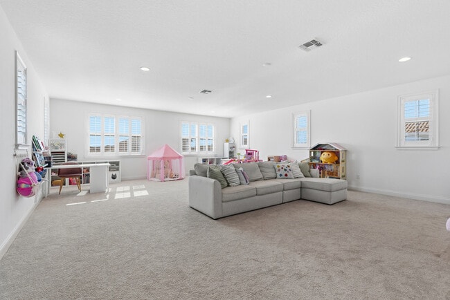 Building Photo - Luxury 5-Bedroom Residence in Eagle Creek with Indoor-Outdoor Living