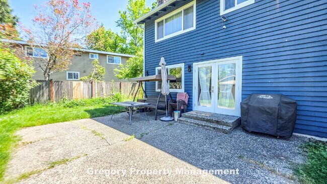 Building Photo - 11204 NE 58th Pl