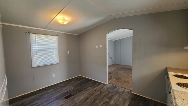 Building Photo - 17 Saturn Ln