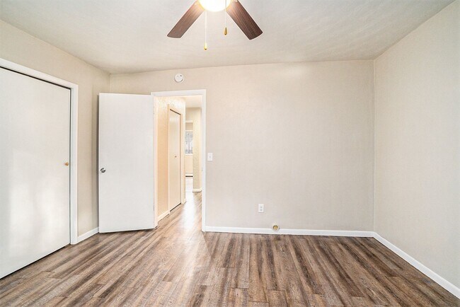 Building Photo - Newly remodeled 1 bedroom 1 bathroom - Ask about our Security Deposit Alternative!
