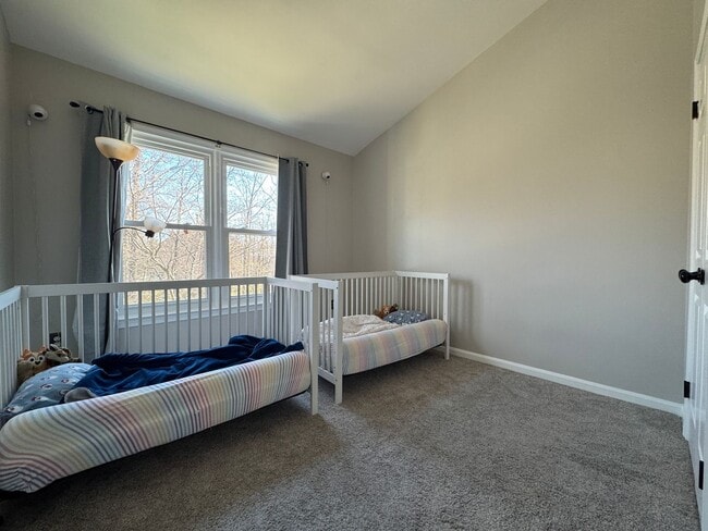 Building Photo - Gorgeous 3 Bed 2/2 Bath Interior Townhome In Little Rocky Run