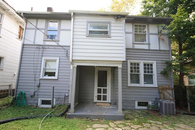 Building Photo - 242 E Northwood Ave