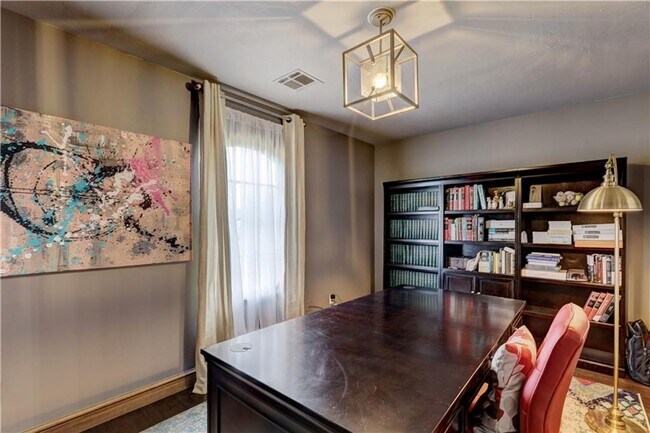 Building Photo - Luxury home in Oak Tree Park with a pool/tennis court/playground/walking trails - Edmond North Hi...