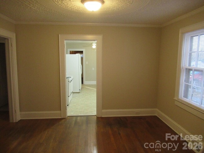 Building Photo - 505 S Cedar St