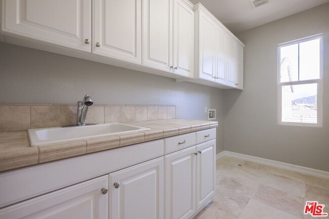 Building Photo - 22430 Leisure Dr
