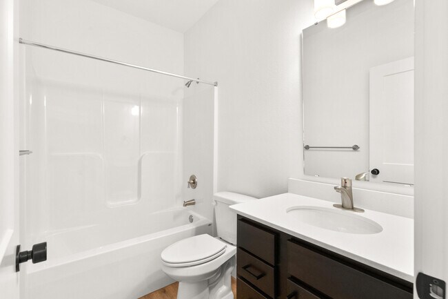 Building Photo - 3866 S York Ave