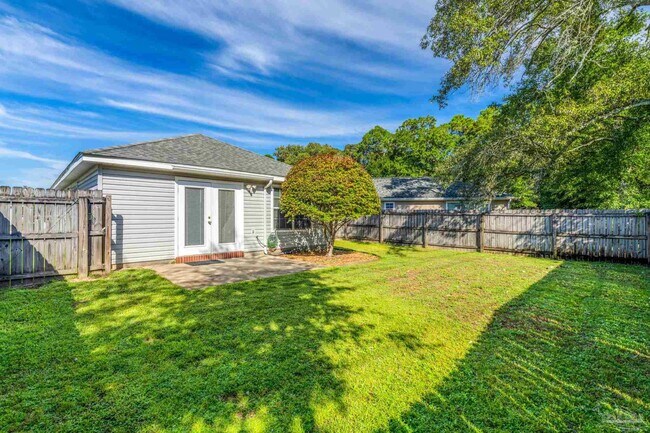 Building Photo - 2208 Trailwood Dr