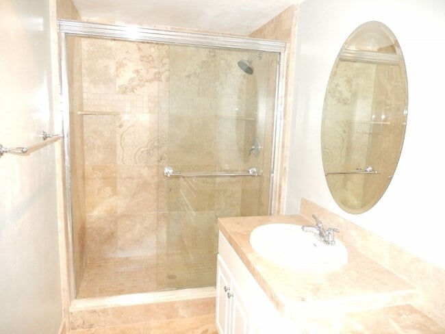 Building Photo - Updated 2Bed/ 2Bath Condo In Rancho Bernar...
