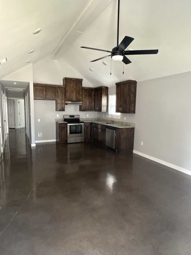 Building Photo - 104 Chloe Dr