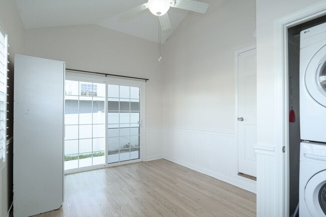 Building Photo - 3845 Sunset Ln