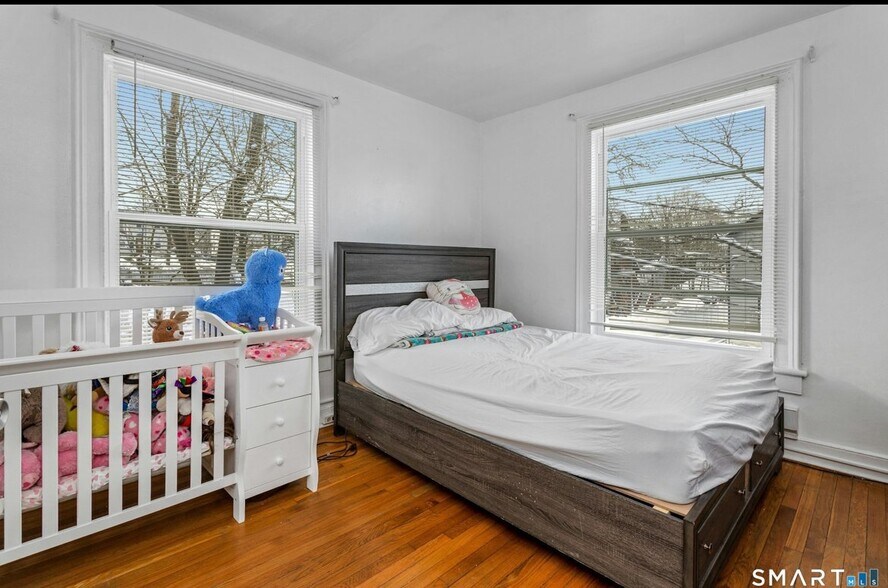 Building Photo - 18 Grandview Ave