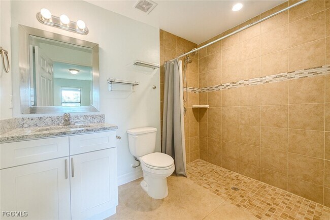 Building Photo - 2948 SW 6th Ave