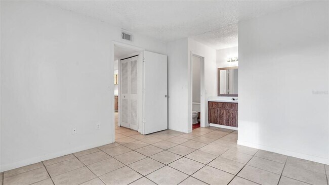 Building Photo - 455 Alt 19