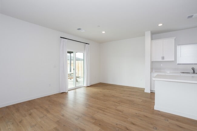 Building Photo - 911 Hartlepool Ave