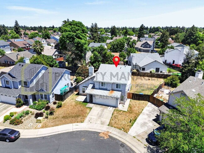 Building Photo - Spacious 3-Bedroom Retreat with 2.5 Baths in Prime Elk Grove Location