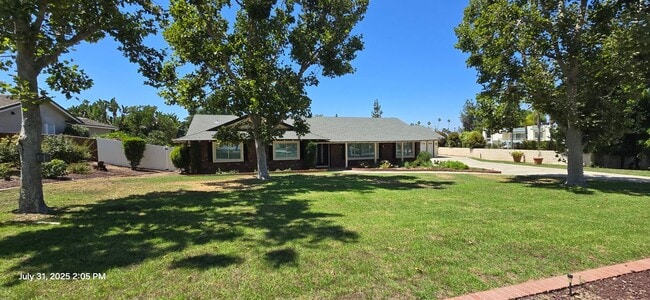 Building Photo - 3024 Sonrisa Dr