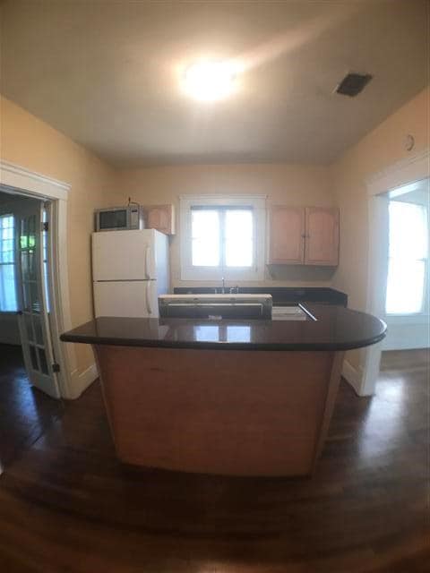 Building Photo - 615 W 37th St